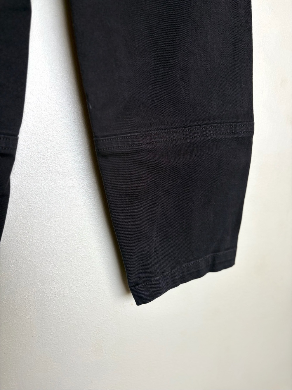 Everlane Women’s’ Barrel Leg Cargo Utility Black Denim Jeans Size 00 Minimalist - Picture 4 of 16